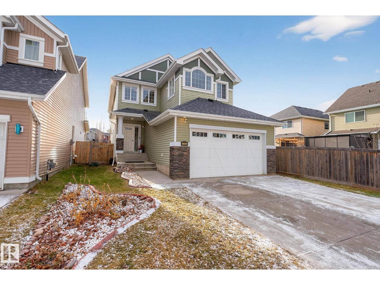 7915 18 Ave SW SW — Edmonton - Main photo