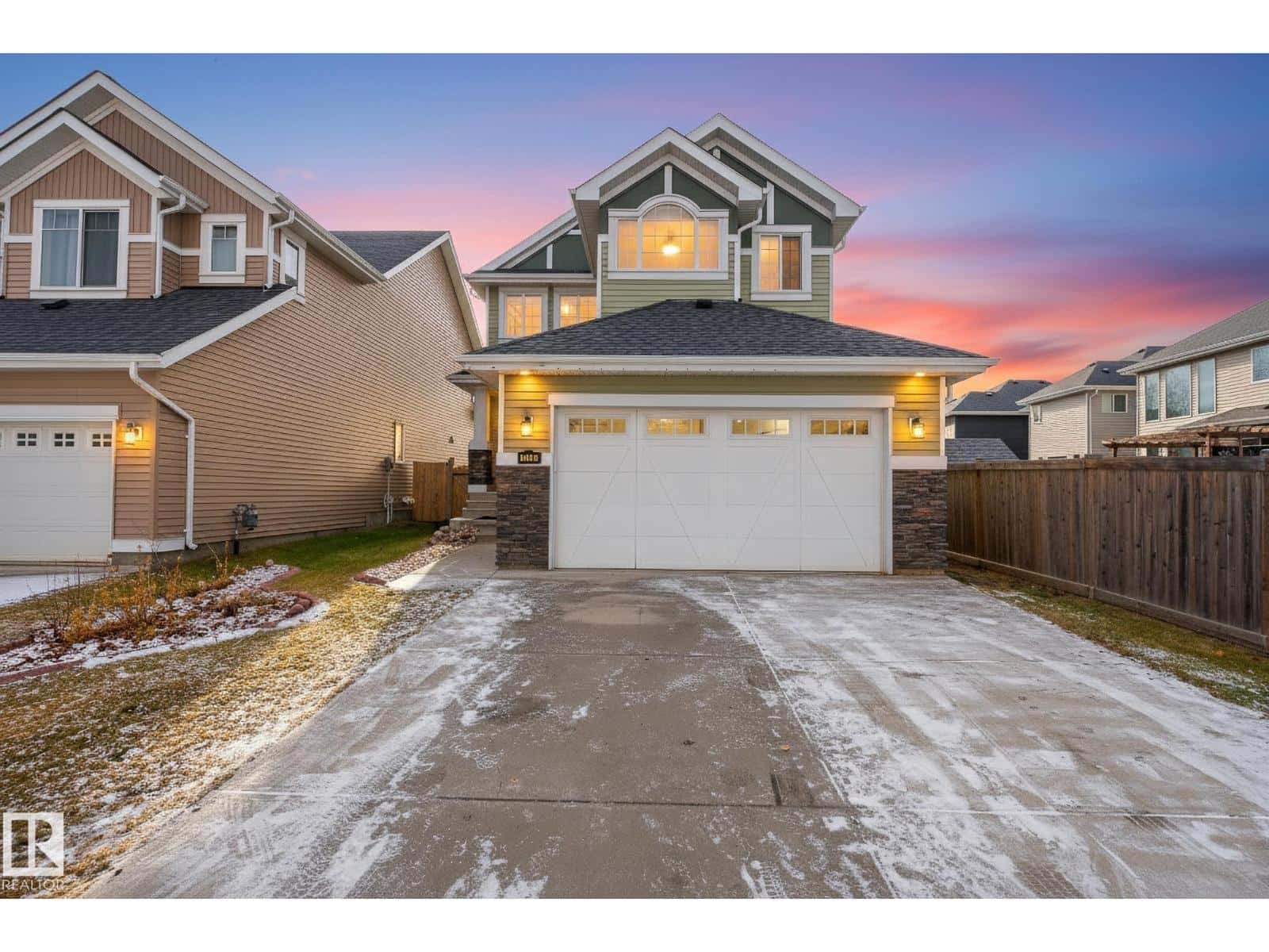 7915 18 Ave SW SW — Edmonton - Photo 2 of 54