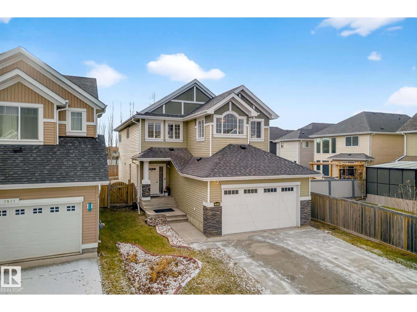 7915 18 Ave SW SW — Edmonton - Photo 3 of 54