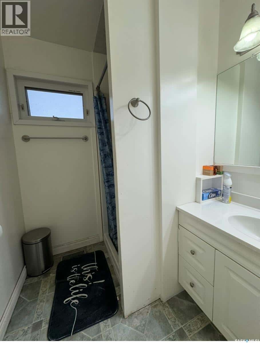 719 Donald STREET — Hudson Bay - Photo 4 of 39