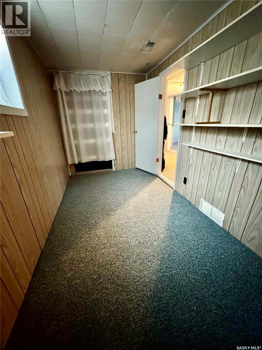 719 Donald STREET — Hudson Bay - Photo 3 of 39