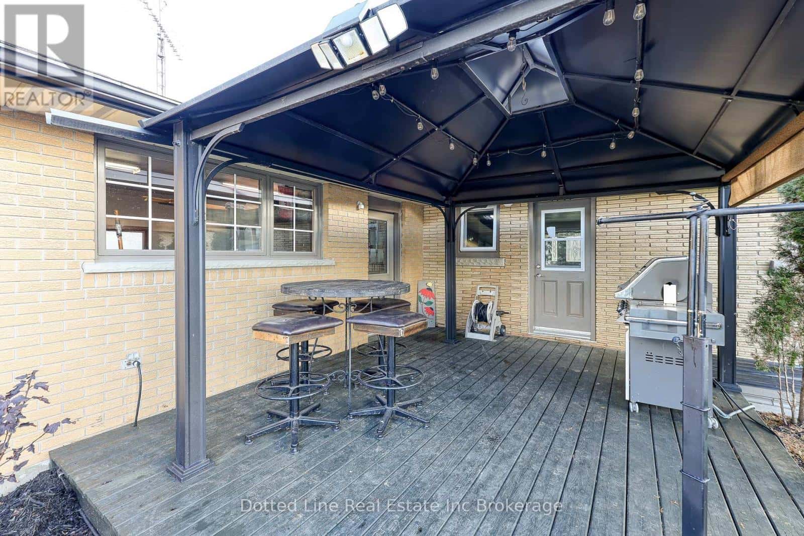 34 ALBERT STREET — Norfolk (Langton) - Photo 2 of 49