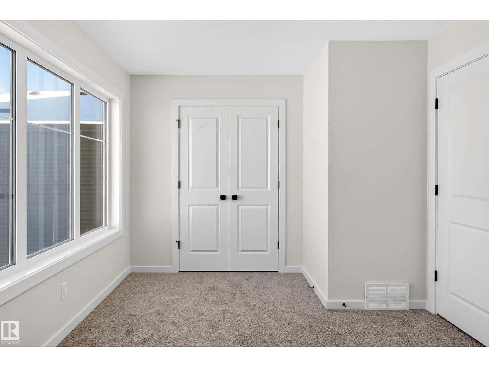 105 Stonehouse WY — Leduc - Photo 4 of 46