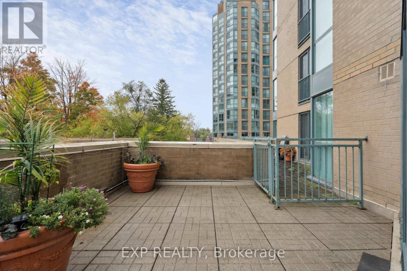 301 - 140 DUNLOP STREET E — Barrie (City Centre) - Main photo