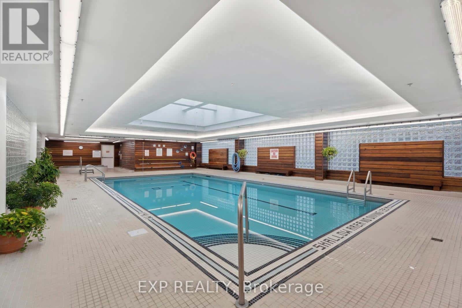 301 - 140 DUNLOP STREET E — Barrie (City Centre) - Photo 5 of 42