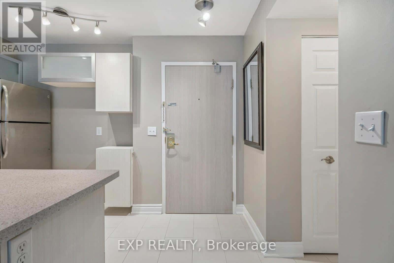 301 - 140 DUNLOP STREET E — Barrie (City Centre) - Photo 3 of 42