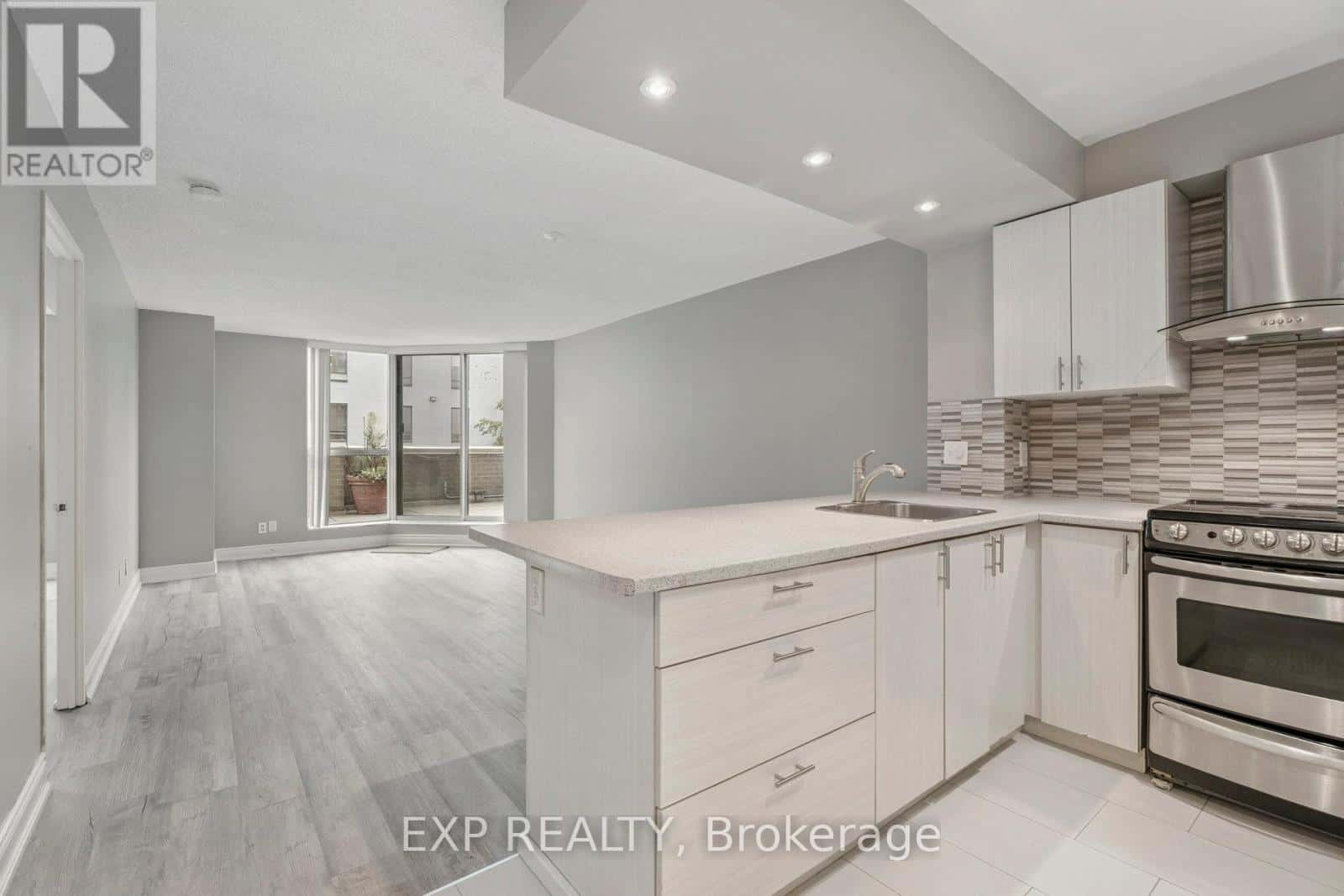 301 - 140 DUNLOP STREET E — Barrie (City Centre) - Photo 2 of 42