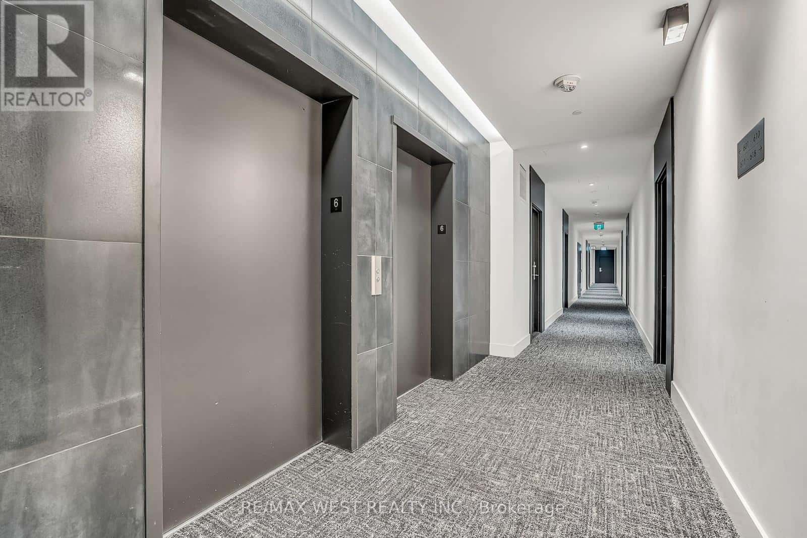 1808 ST. CLAIR W — Toronto (Weston-Pellam Park) - Photo 5 of 19