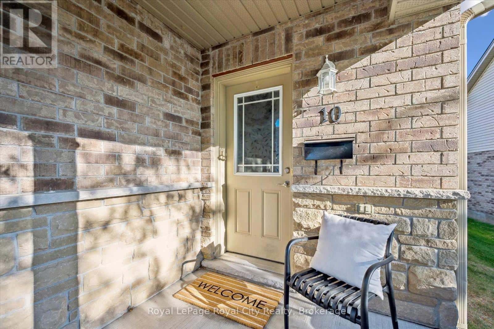 33 - 10 KATEMORE DRIVE — Guelph (Pineridge/Westminster Woods) - Photo 2 of 39