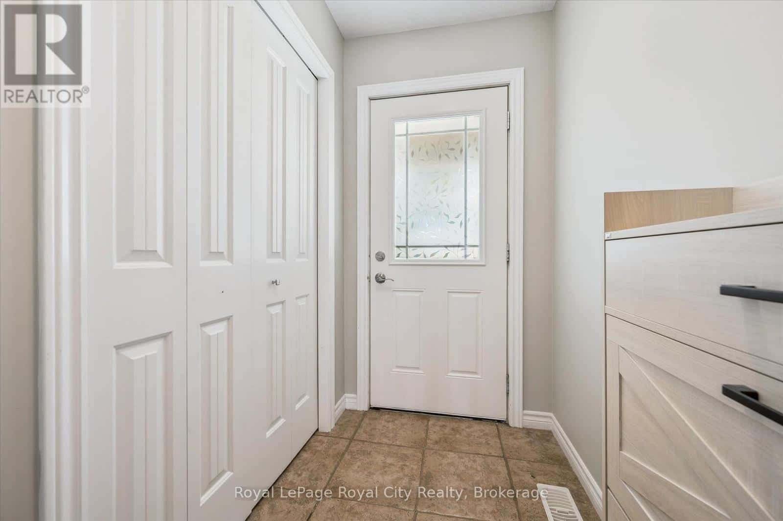 33 - 10 KATEMORE DRIVE — Guelph (Pineridge/Westminster Woods) - Photo 3 of 39