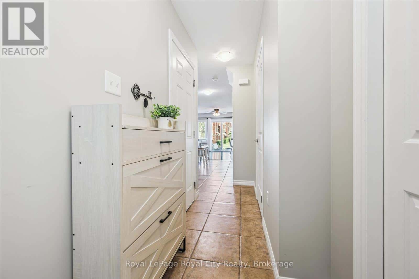 33 - 10 KATEMORE DRIVE — Guelph (Pineridge/Westminster Woods) - Photo 4 of 39