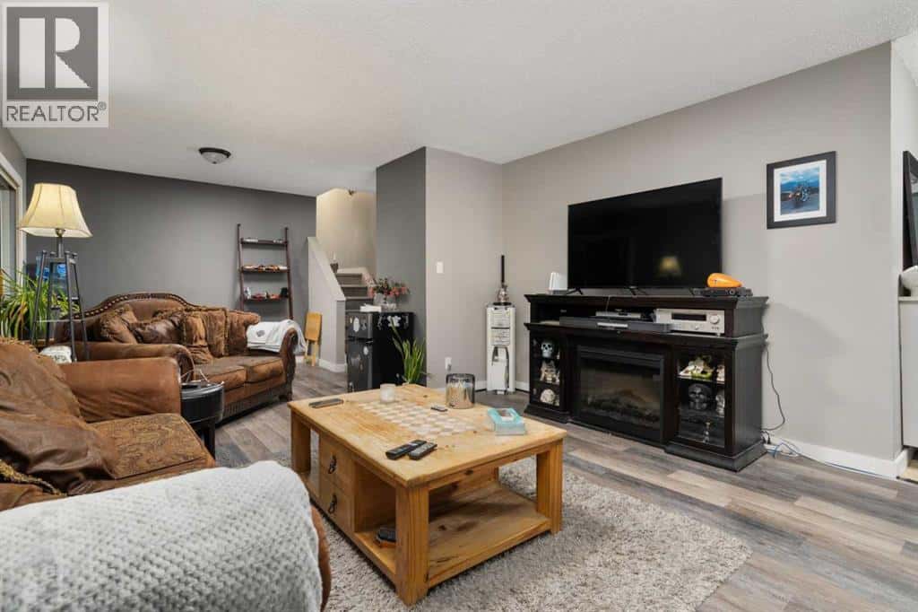 3803 63 Street — Camrose - Photo 4 of 27