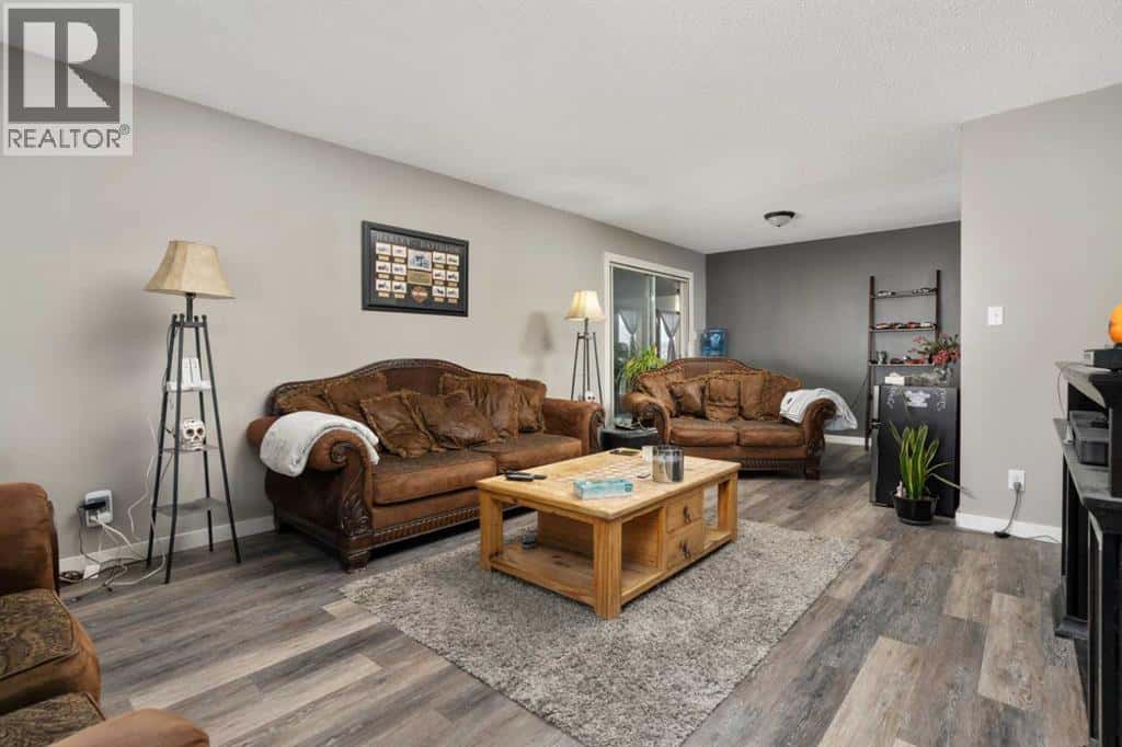 3803 63 Street — Camrose - Photo 3 of 27