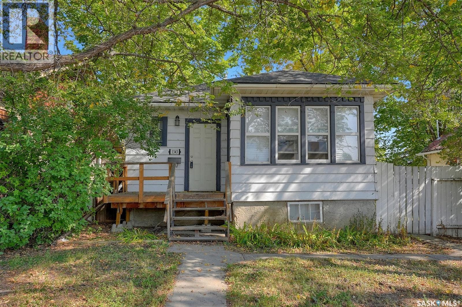 1343 Elphinstone STREET — Regina - Main photo