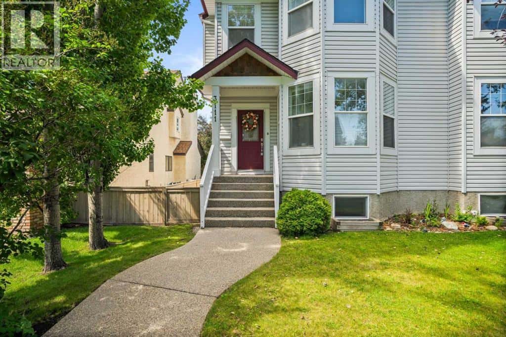 3111 39 Street SW — Calgary - Photo 4 of 44