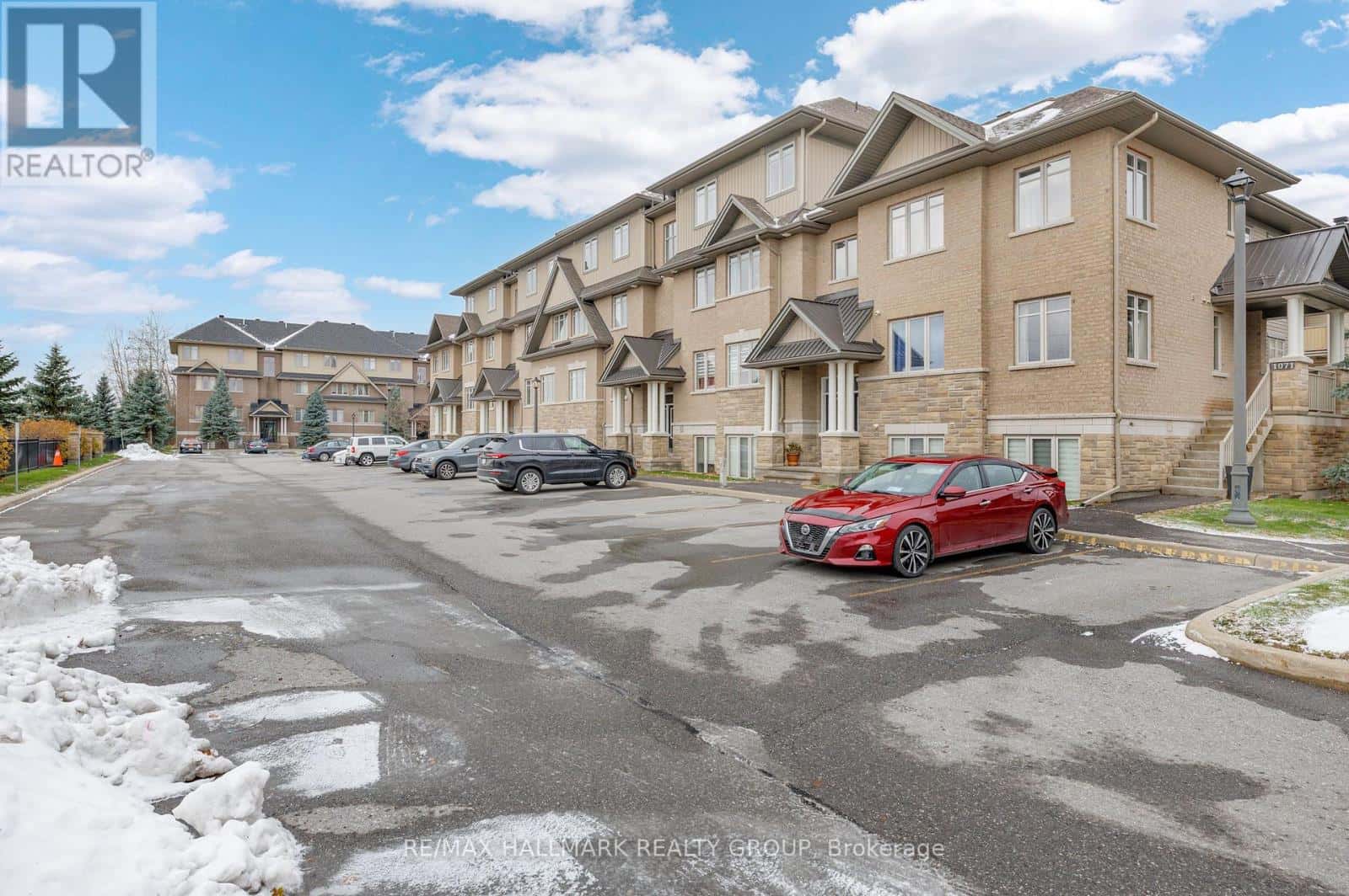 # B - 1067 BERYL PRIVATE — Ottawa - Photo 2 of 38