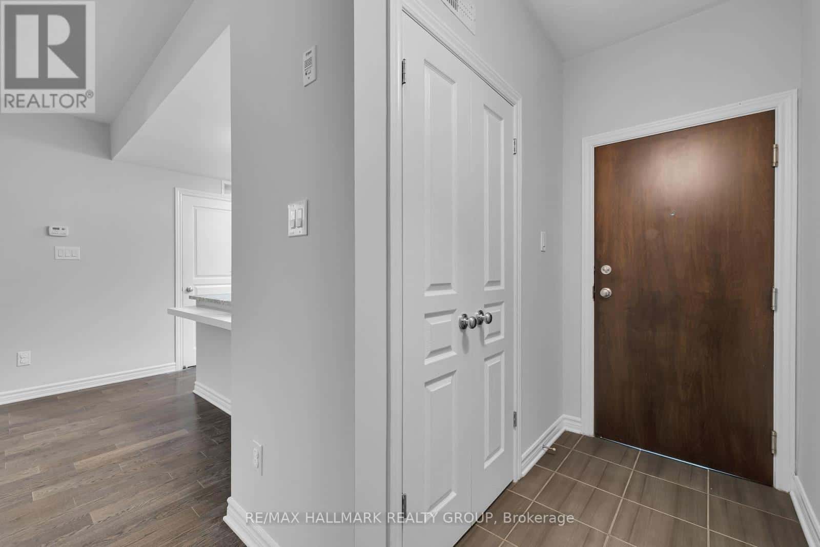 # B - 1067 BERYL PRIVATE — Ottawa - Photo 5 of 38