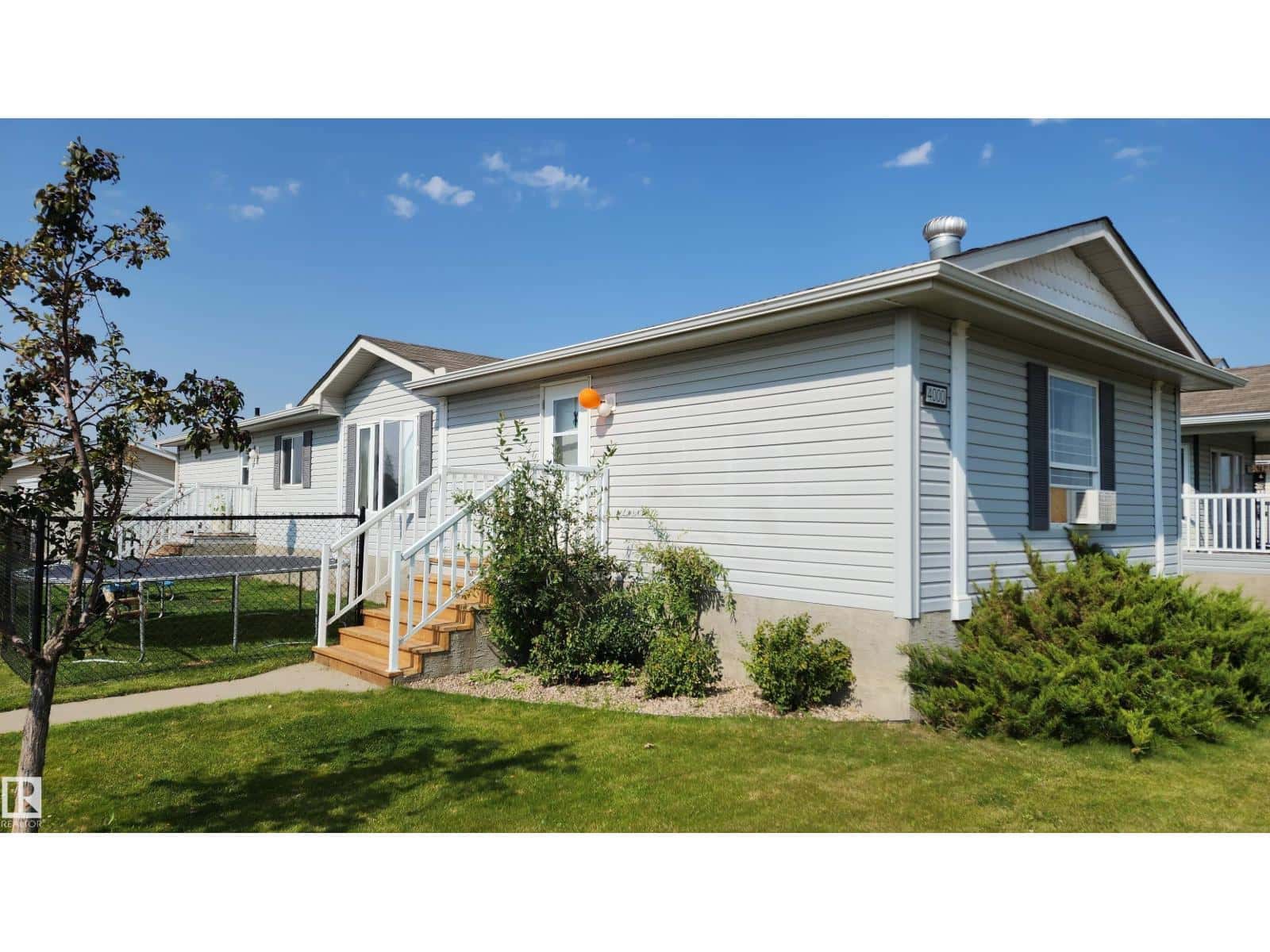 4000 Aspen WY — Leduc - Photo 5 of 56