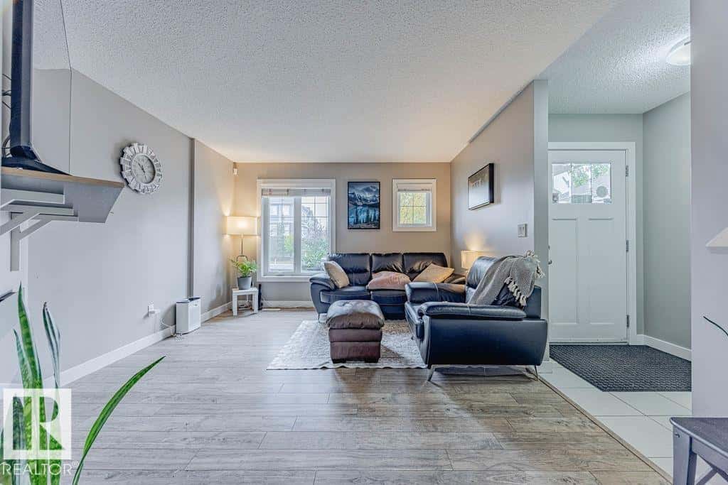 7386 EDGEMONT WY NW — Edmonton - Photo 4 of 40