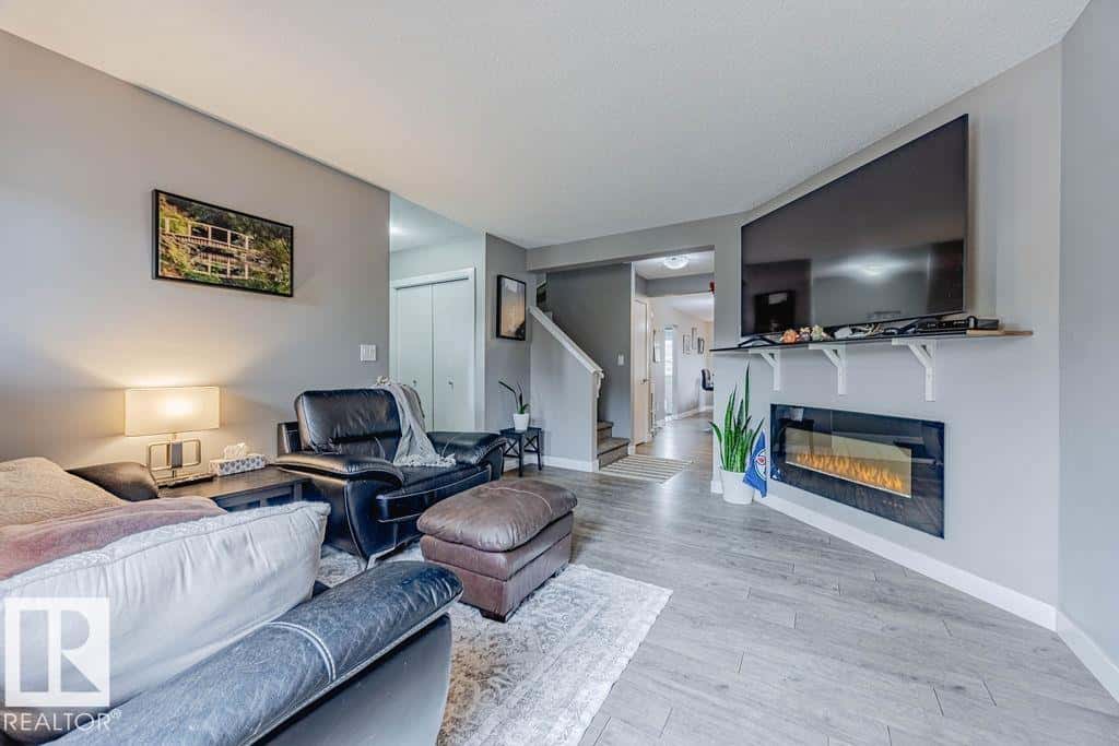 7386 EDGEMONT WY NW — Edmonton - Photo 5 of 40