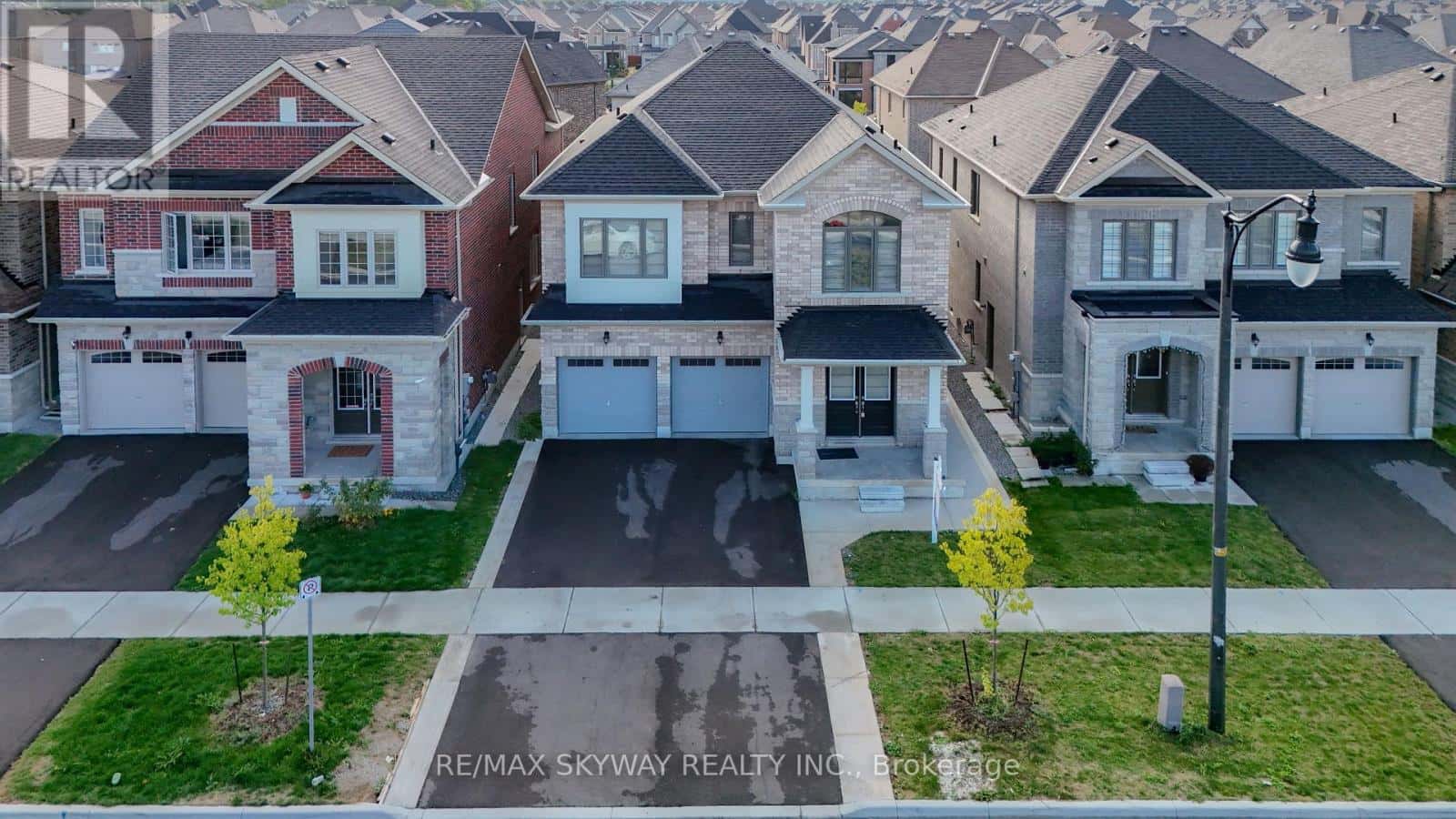 379 VALLEYWAY DRIVE — Brampton (Credit Valley) - Photo 2 of 50