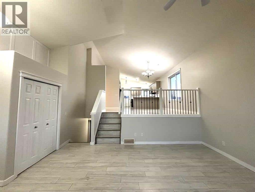 24 Birch Lane — Whitecourt, Alberta - Photo 4 of 36