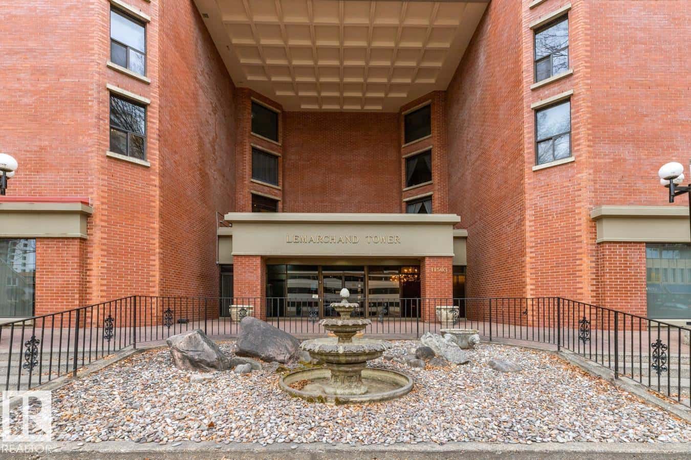 1503 11503 100 AV NW — Edmonton - Photo 3 of 73