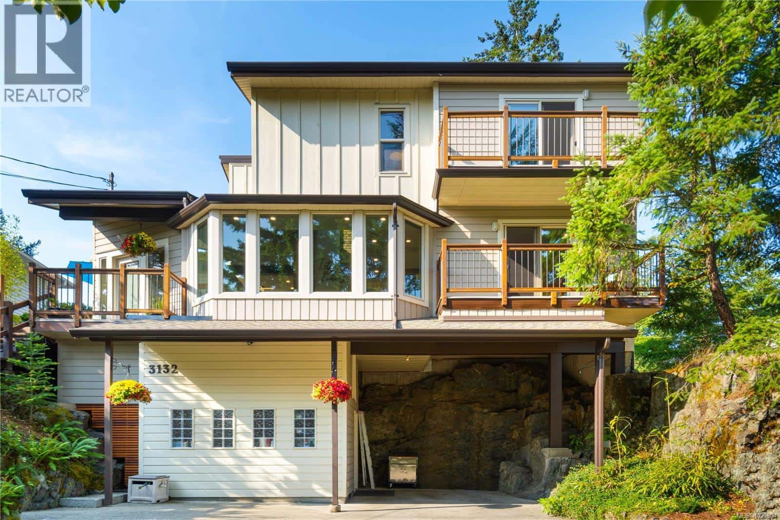 3132 Robin Hood Dr — Nanaimo - Photo 4 of 66