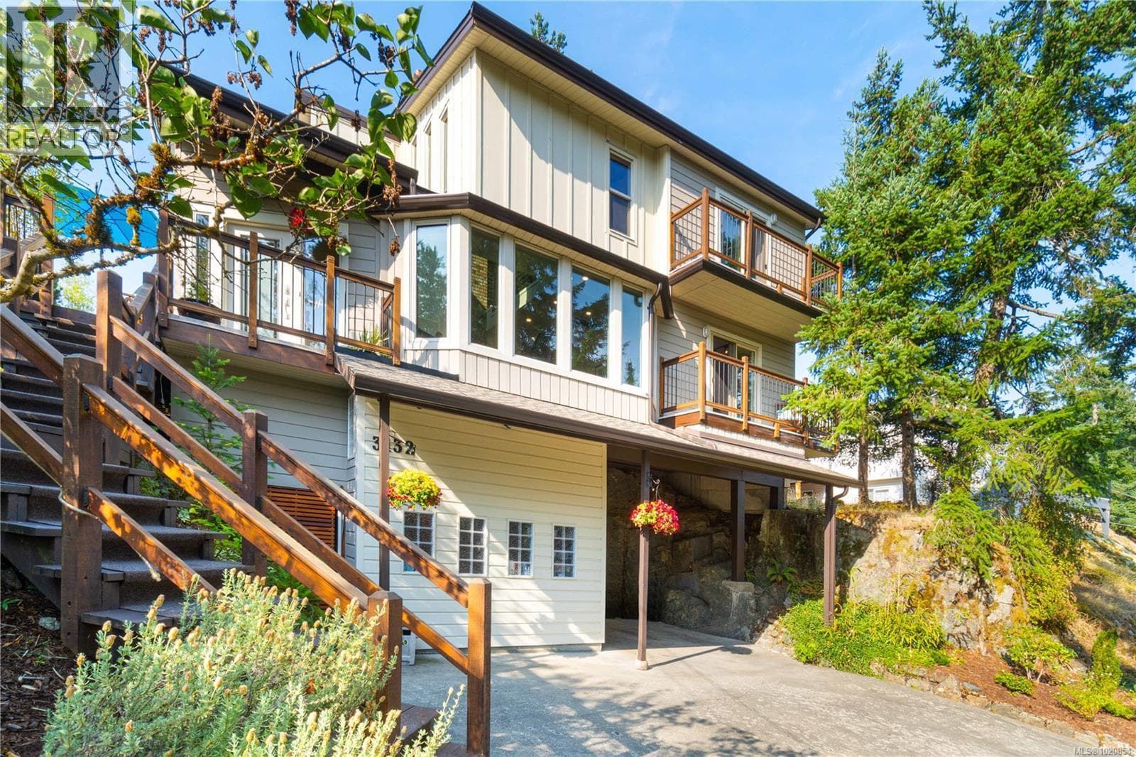 3132 Robin Hood Dr — Nanaimo - Main photo