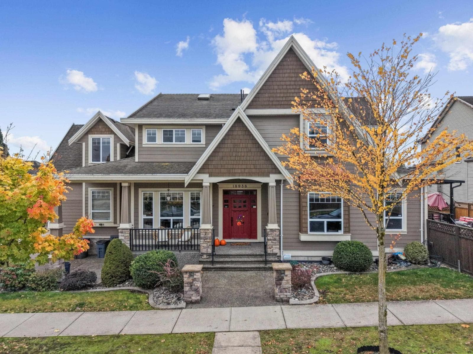 18938 54A AVENUE — Surrey - Main photo