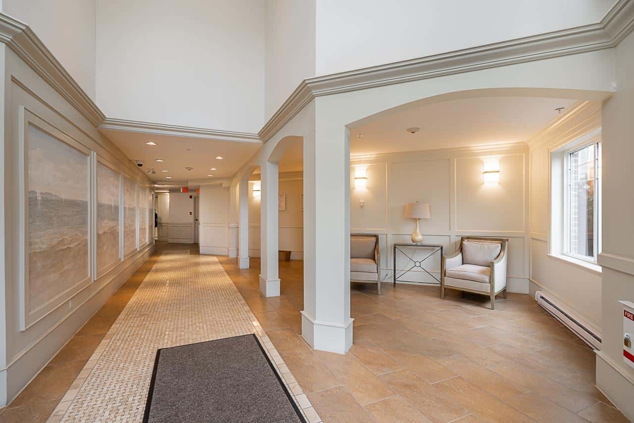 302 15389 ROPER AVENUE — White Rock - Photo 4 of 38