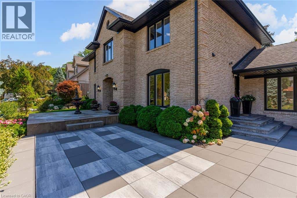 28 STONEGATE Drive — Hamilton - Photo 4 of 50