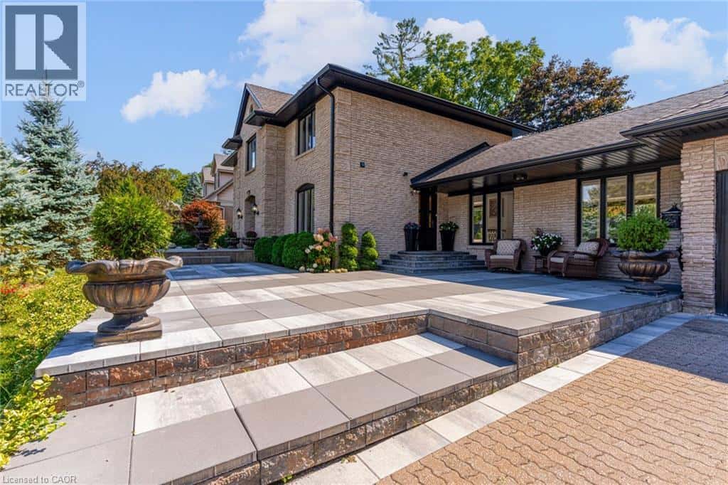 28 STONEGATE Drive — Hamilton - Photo 5 of 50