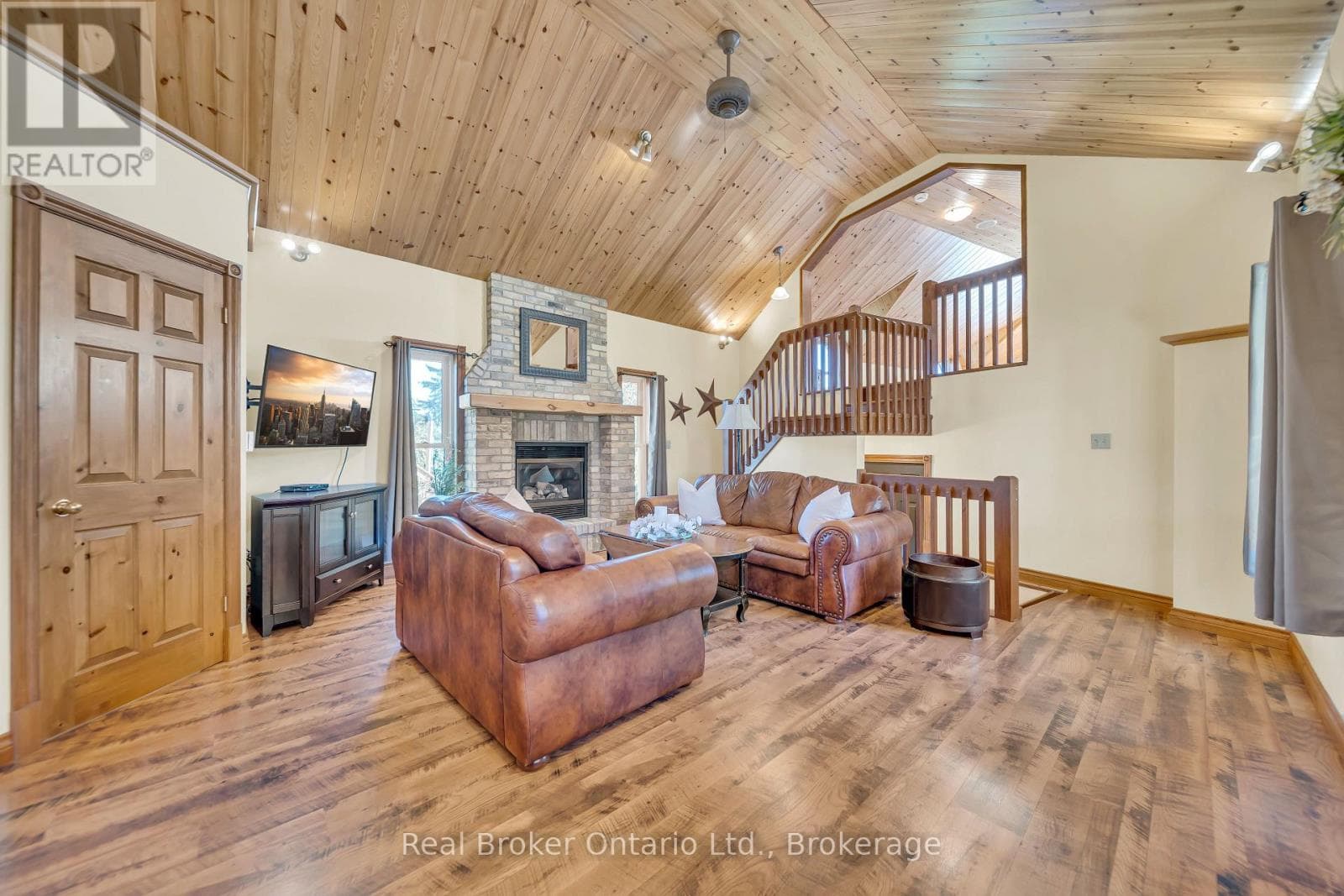 690 WALLACE AVENUE S — North Perth (Listowel) - Main photo