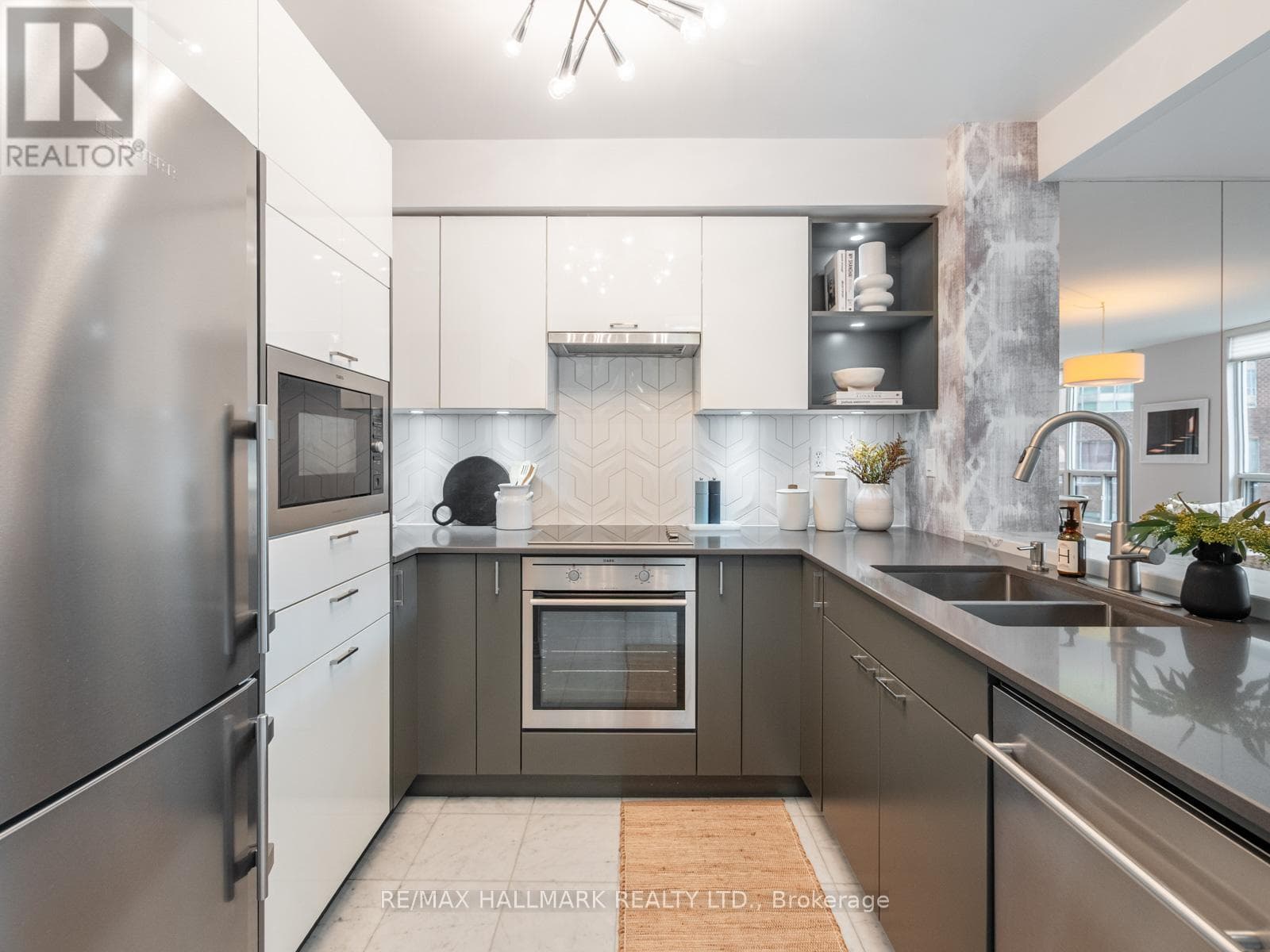 809 - 942 YONGE STREET — Toronto (Annex) - Main photo