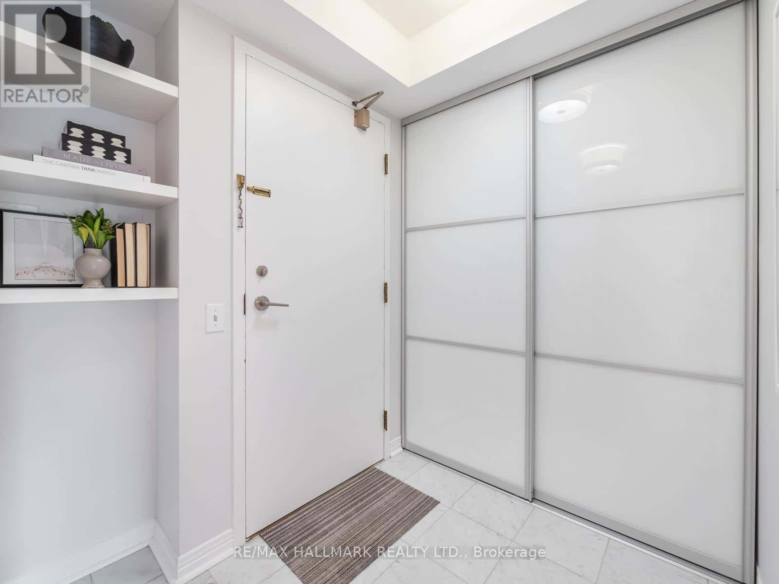 809 - 942 YONGE STREET — Toronto (Annex) - Photo 3 of 50