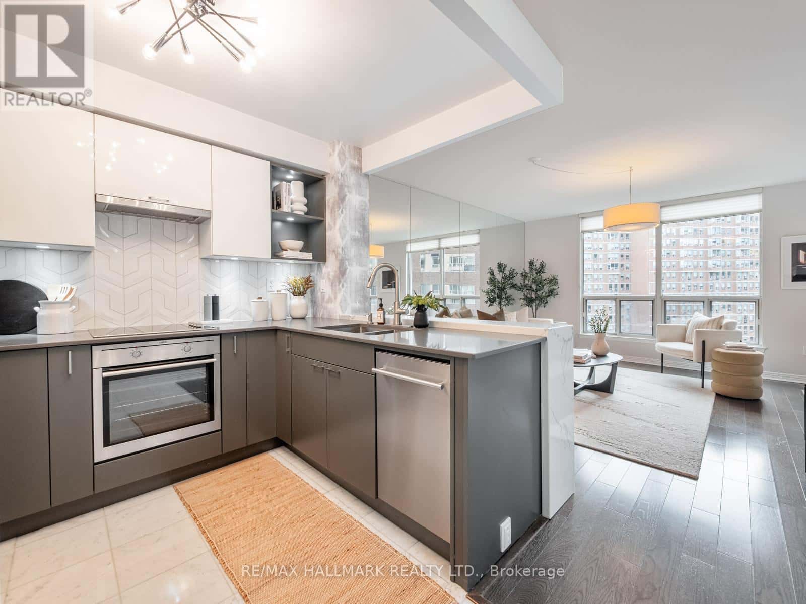 809 - 942 YONGE STREET — Toronto (Annex) - Photo 4 of 50