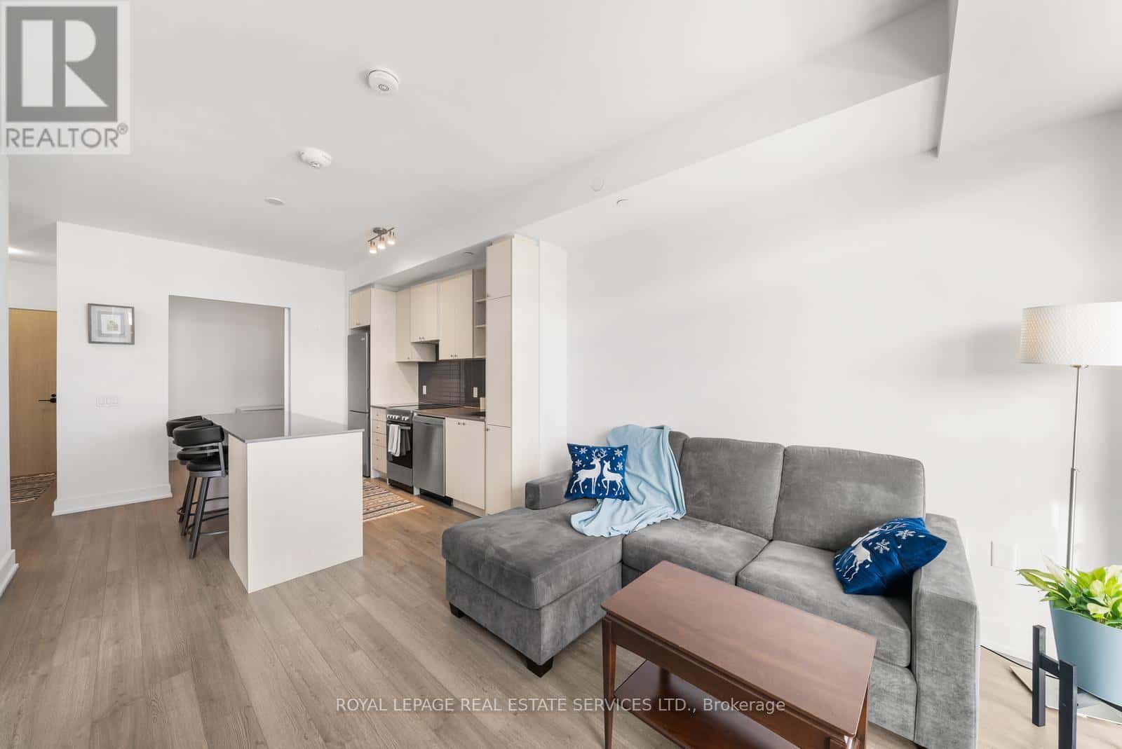 812 - 50 GEORGE BUTCHART DRIVE — Toronto (Downsview-Roding-CFB) - Photo 2 of 43