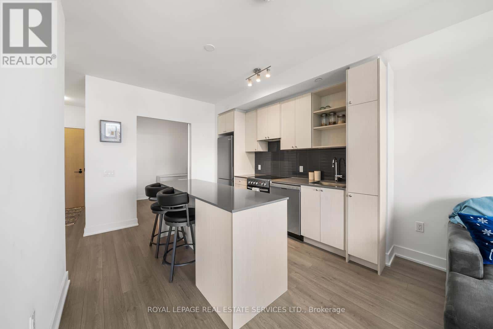 812 - 50 GEORGE BUTCHART DRIVE — Toronto (Downsview-Roding-CFB) - Photo 4 of 43