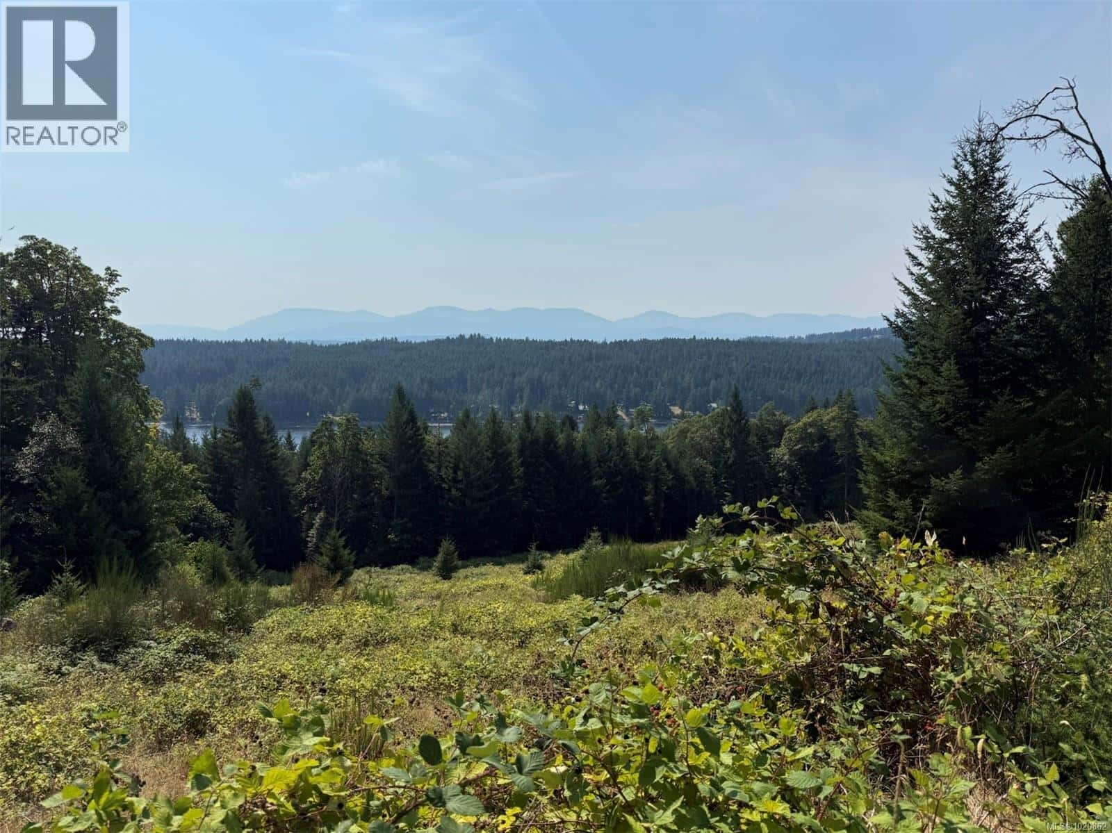 1 South Rd — Gabriola Island - Photo 2 of 7