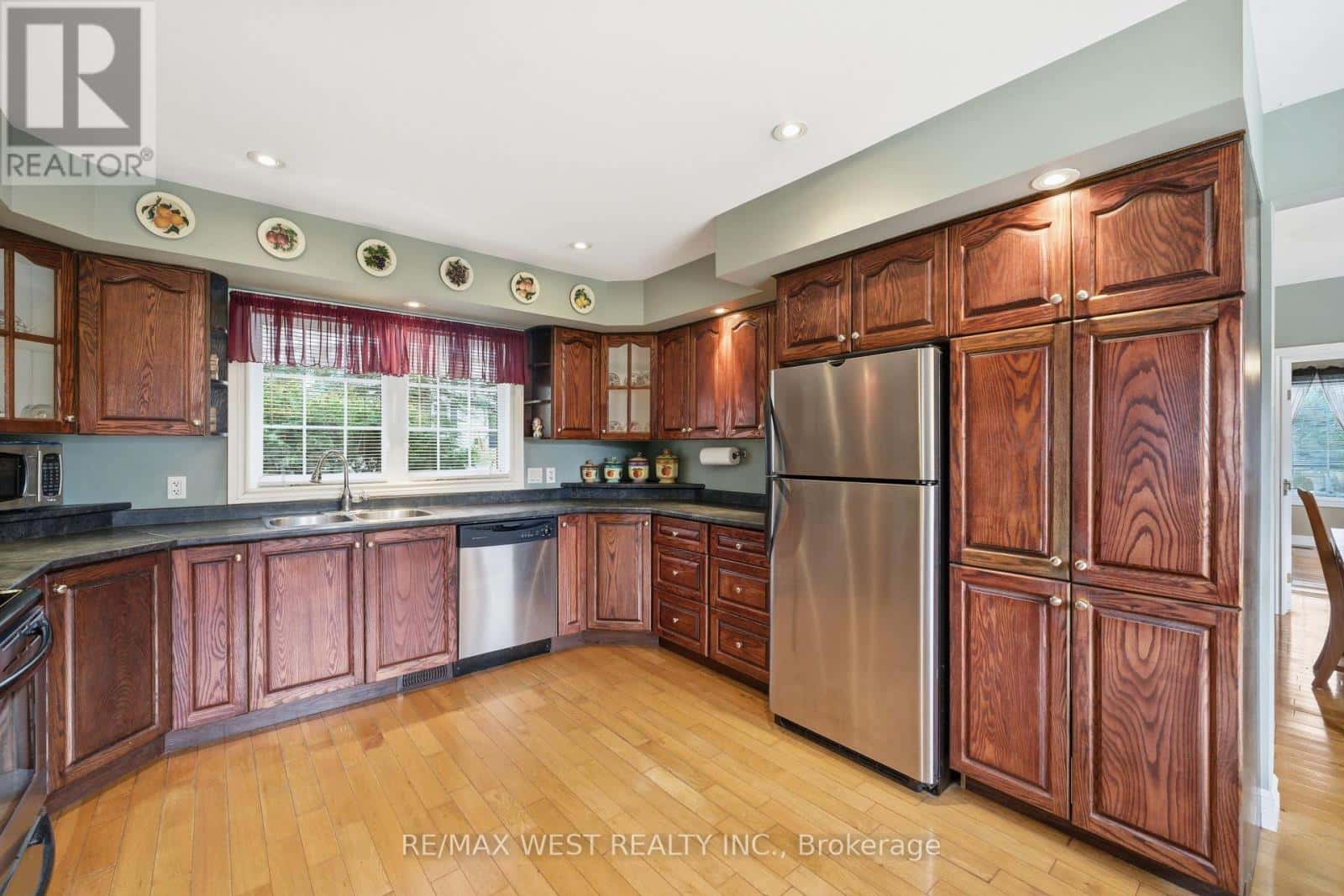 4 CORYELL STREET — Scugog - Photo 4 of 20