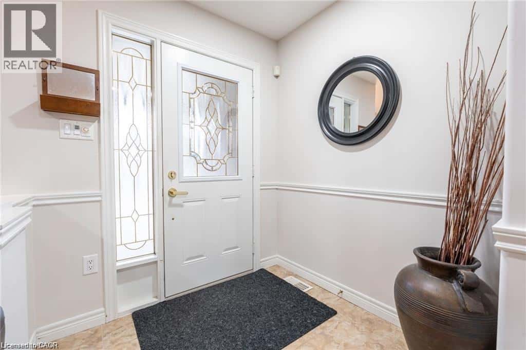 144 SUMNER Crescent — Grimsby - Photo 3 of 29