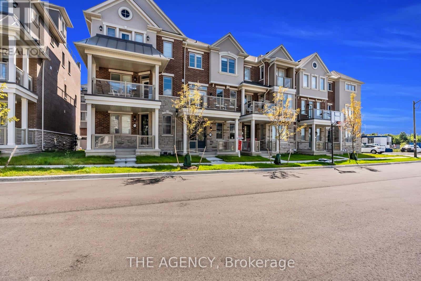 33 BRUCE BOYD DRIVE — Markham (Cornell) - Photo 4 of 40