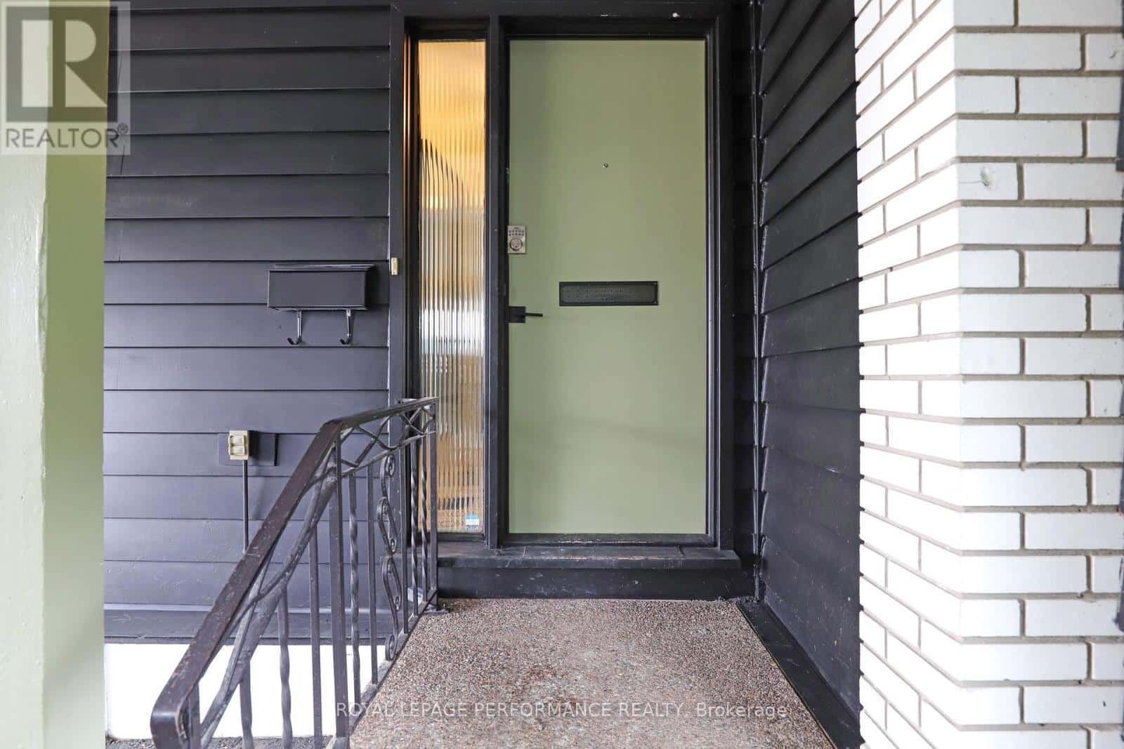 2320 NERTA STREET — Ottawa, Ontario - Photo 4 of 48