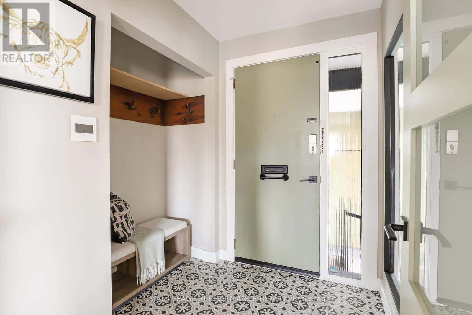 2320 NERTA STREET — Ottawa, Ontario - Photo 5 of 48