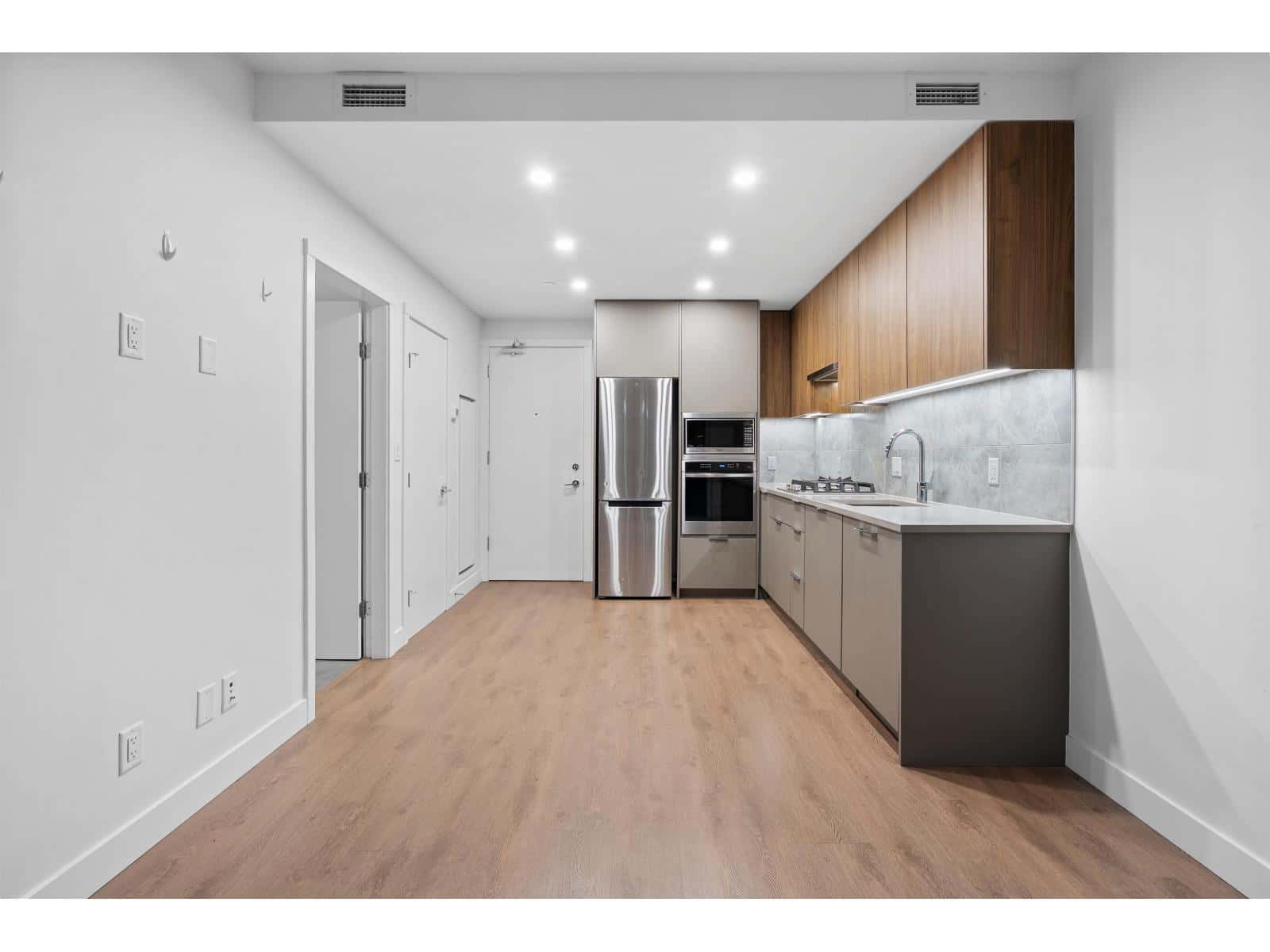 206 13359 OLD YALE ROAD — Surrey - Photo 3 of 23