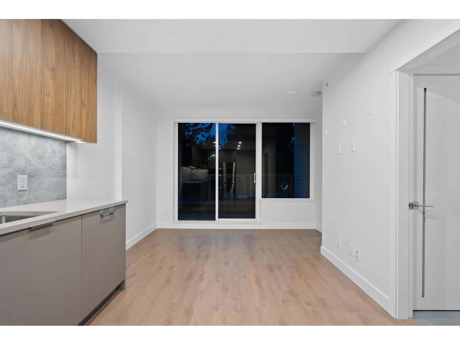 206 13359 OLD YALE ROAD — Surrey - Photo 4 of 23