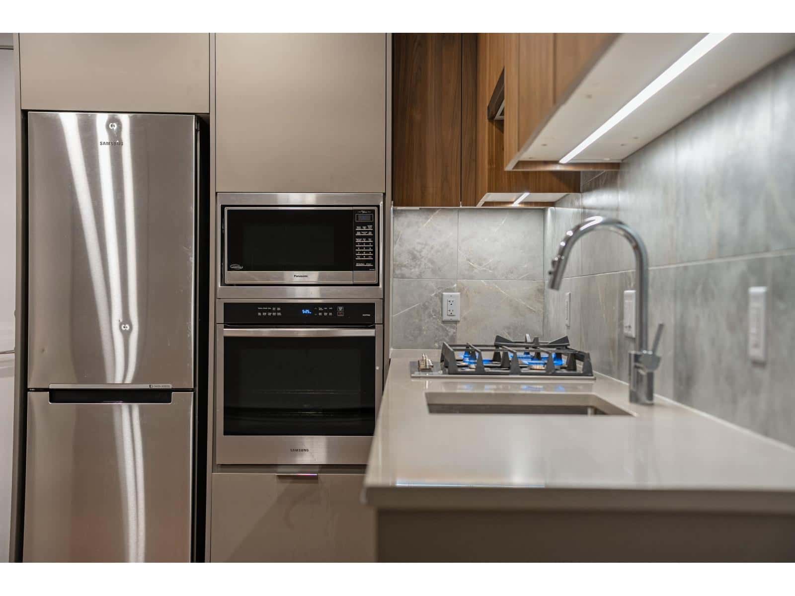 206 13359 OLD YALE ROAD — Surrey - Photo 2 of 23