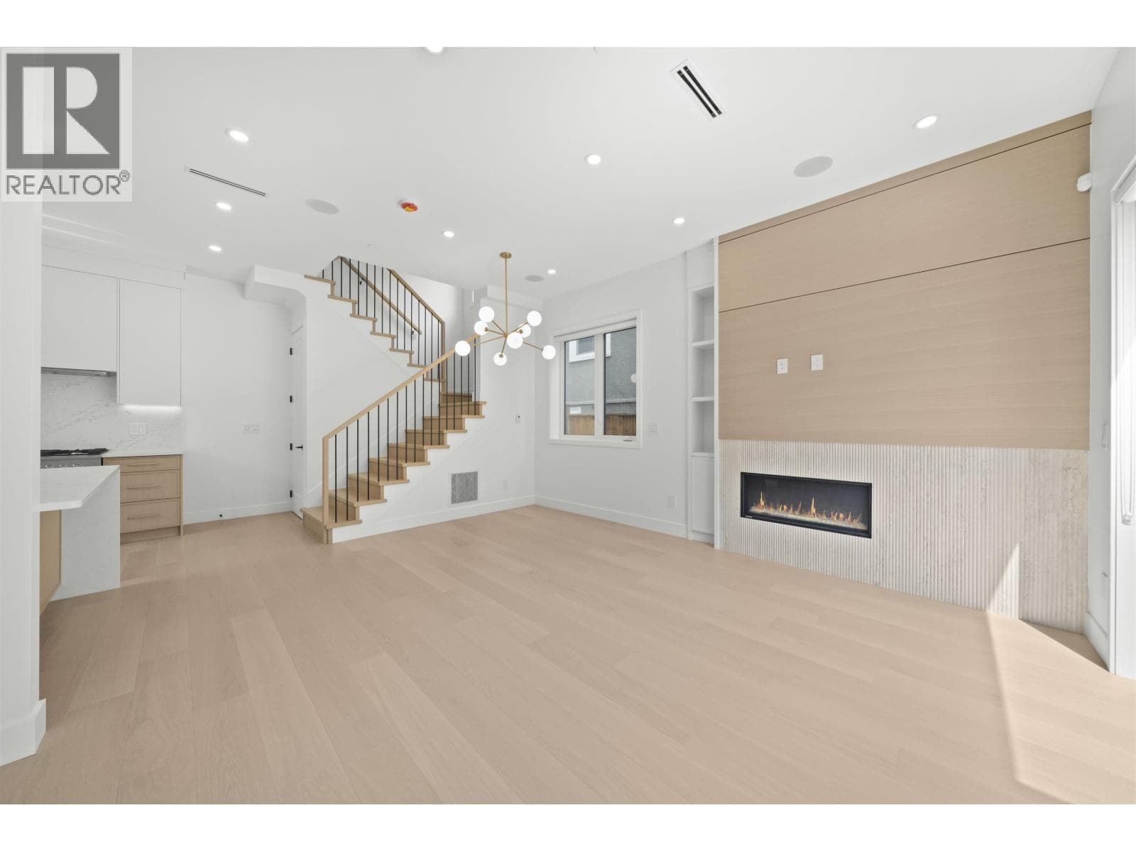 1 6461 E PRINCE EDWARD STREET — Vancouver, British Columbia - Main photo