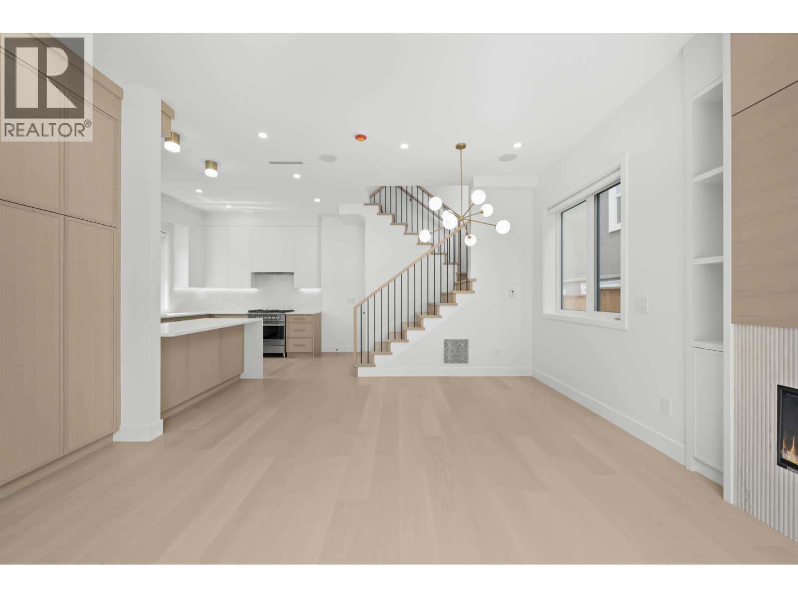 1 6461 E PRINCE EDWARD STREET — Vancouver, British Columbia - Photo 2 of 28